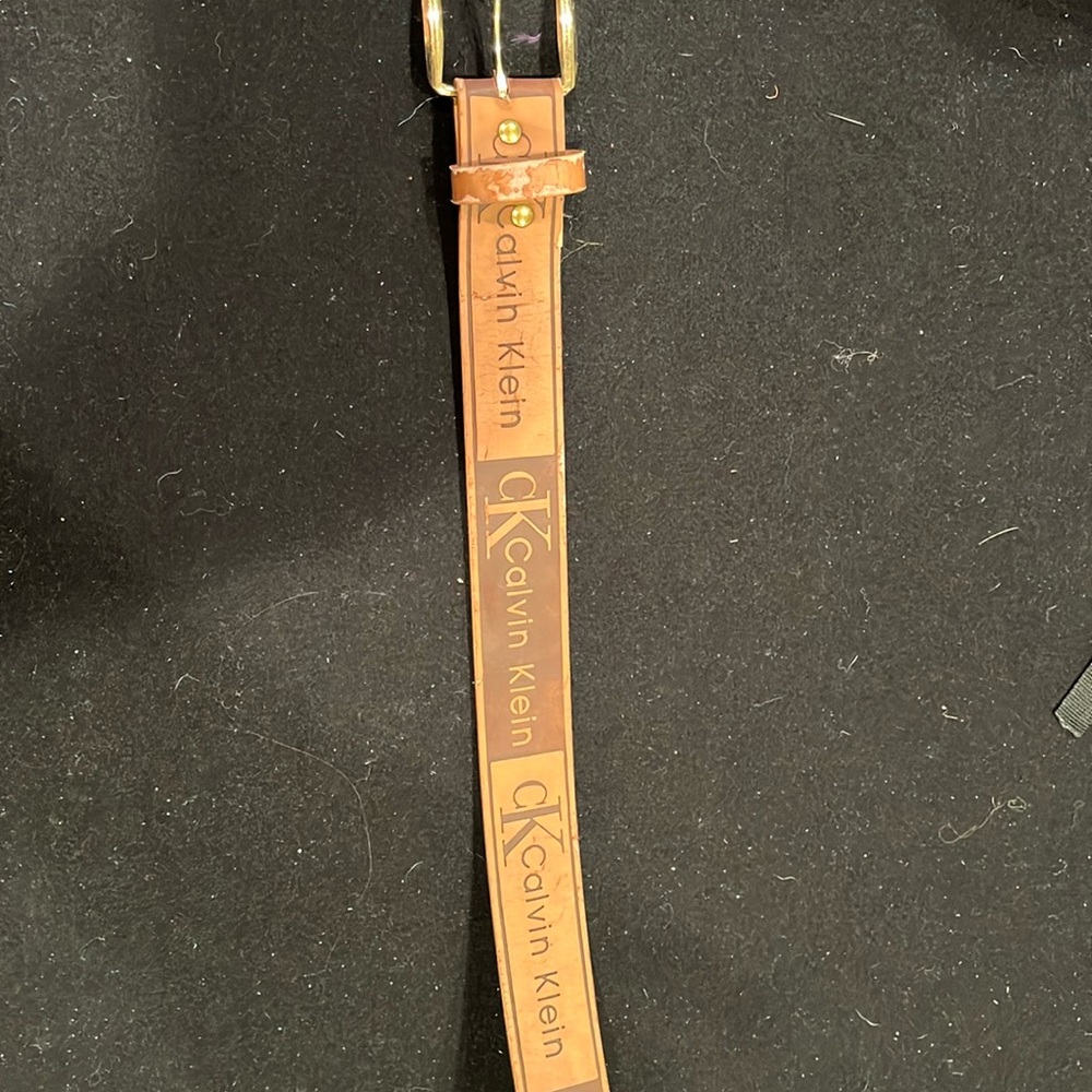 Calvin Klein men’s belt brown 34-36. Looks smaller like a 32